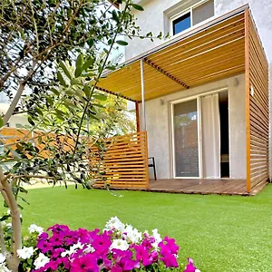 https://staceys-stylish-studio.eilathotels.net